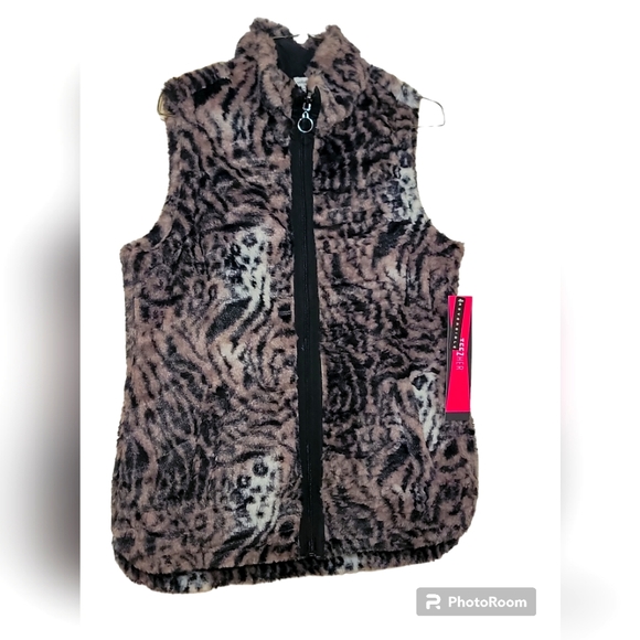 Teezher Jackets & Blazers - Teezher Faux fur reversible vest